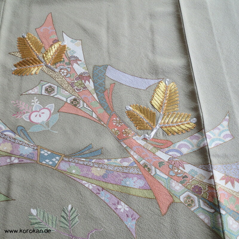 Goldstickerei junge Kiefer Irotomesode Seidencrepe Kimono