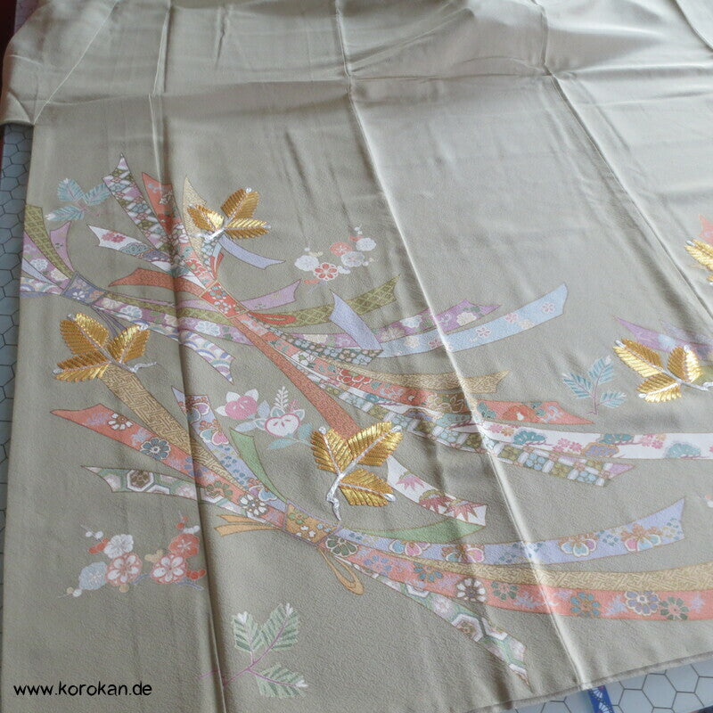 Goldstickerei junge Kiefer Irotomesode Seidencrepe Kimono