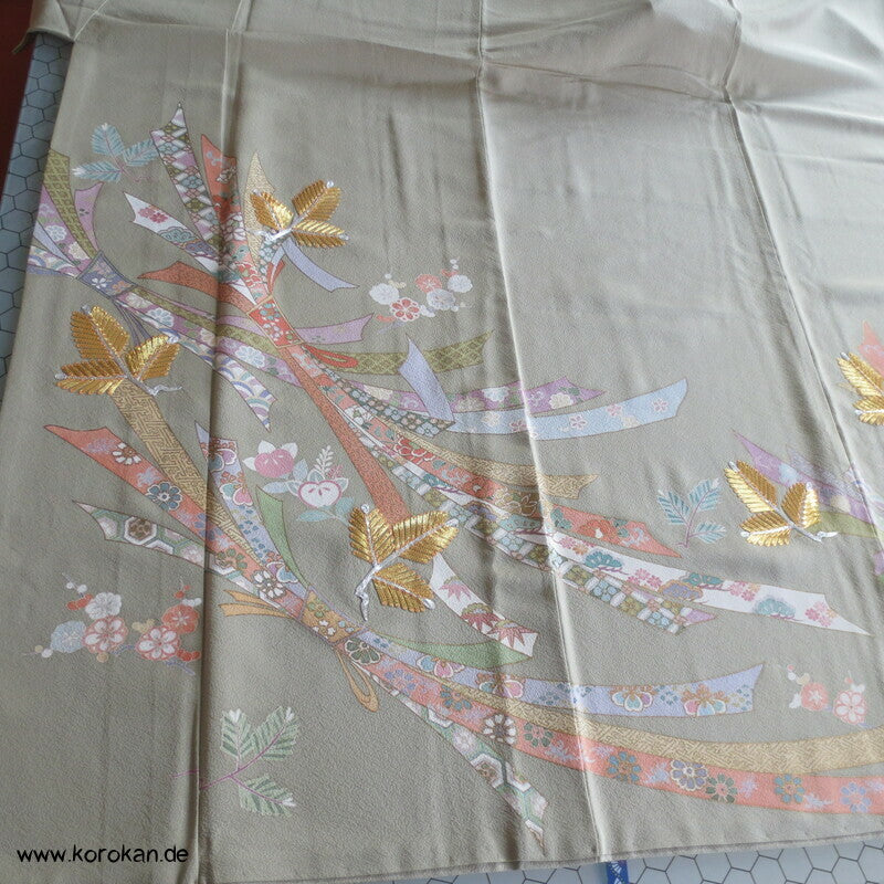 Goldstickerei junge Kiefer Irotomesode Seidencrepe Kimono