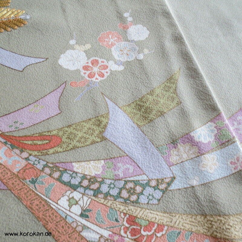 Goldstickerei junge Kiefer Irotomesode Seidencrepe Kimono