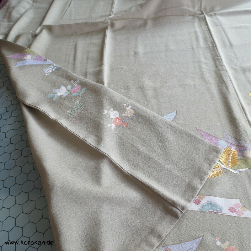 Goldstickerei junge Kiefer Irotomesode Seidencrepe Kimono