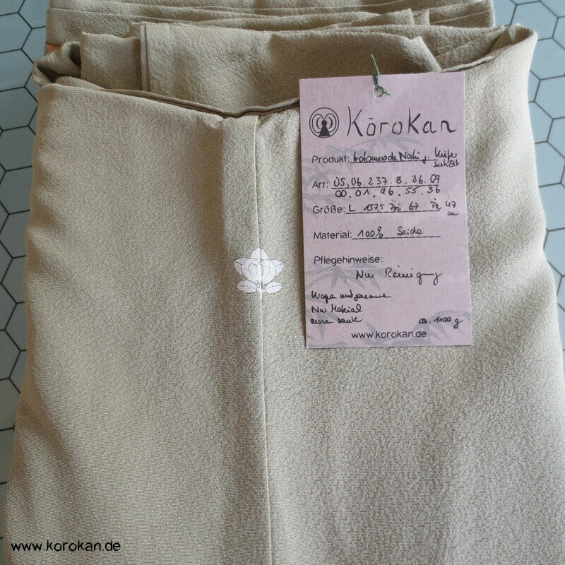 Goldstickerei junge Kiefer Irotomesode Seidencrepe Kimono