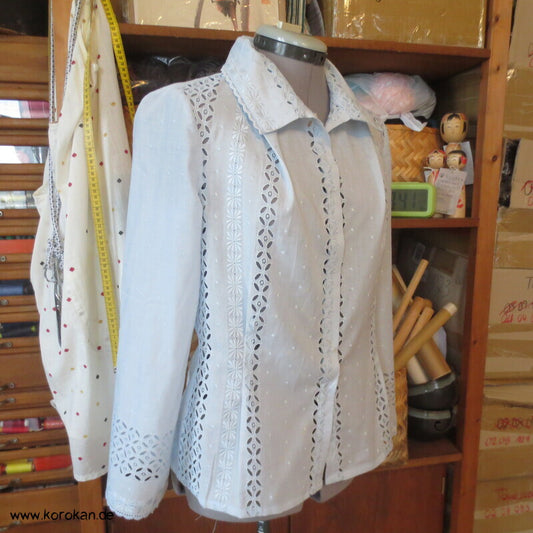 feine kleine Bluse aus Schweizer Stickereibatist, ca. Gr. M bis S