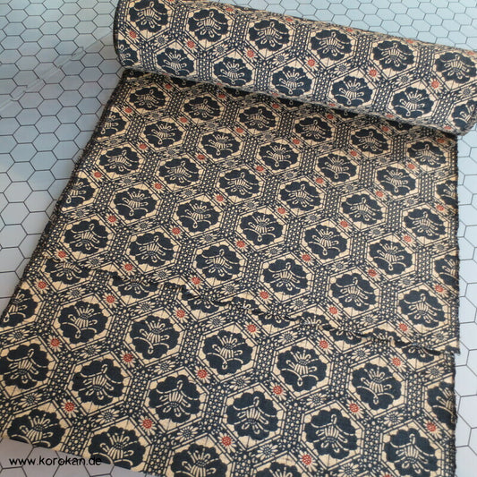 Kikko mit Kamelien Kimono Wolle