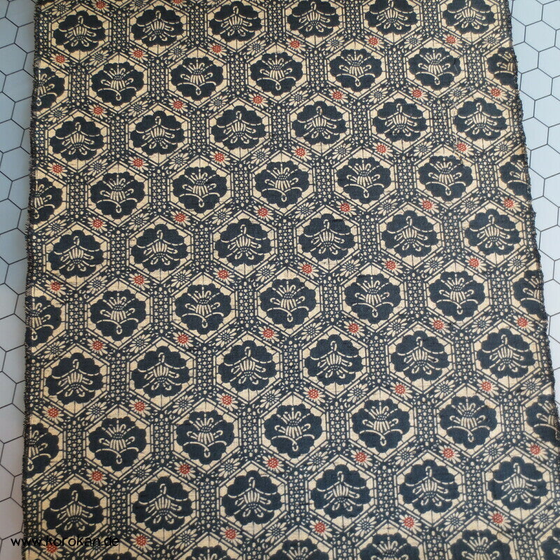 Kikko mit Kamelien Kimono Wolle