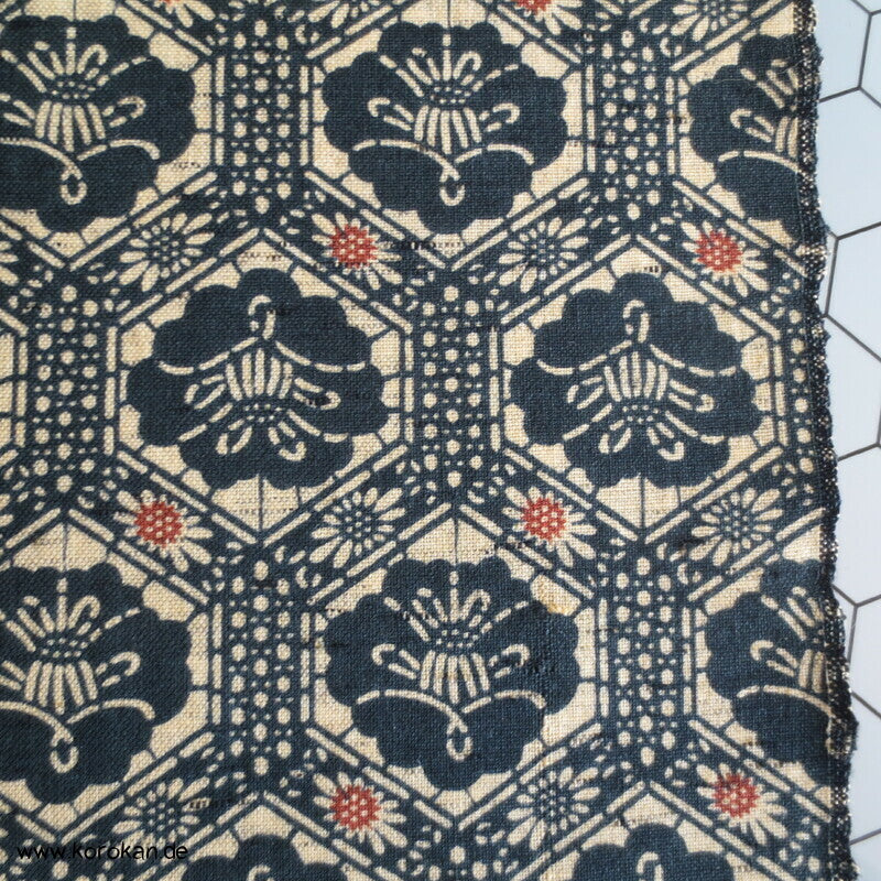 Kikko mit Kamelien Kimono Wolle