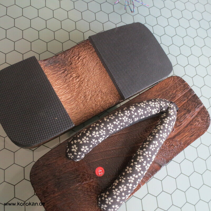 Geta - rechteckige Form für Männer - 26 cm - Sakura braun