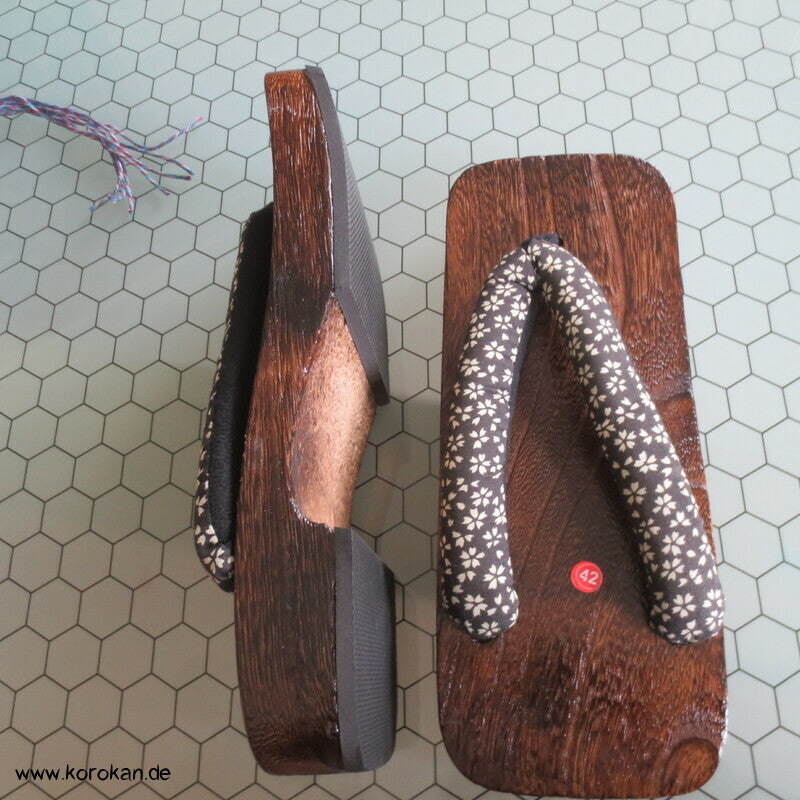 Geta - rechteckige Form für Männer - 26 cm - Sakura braun