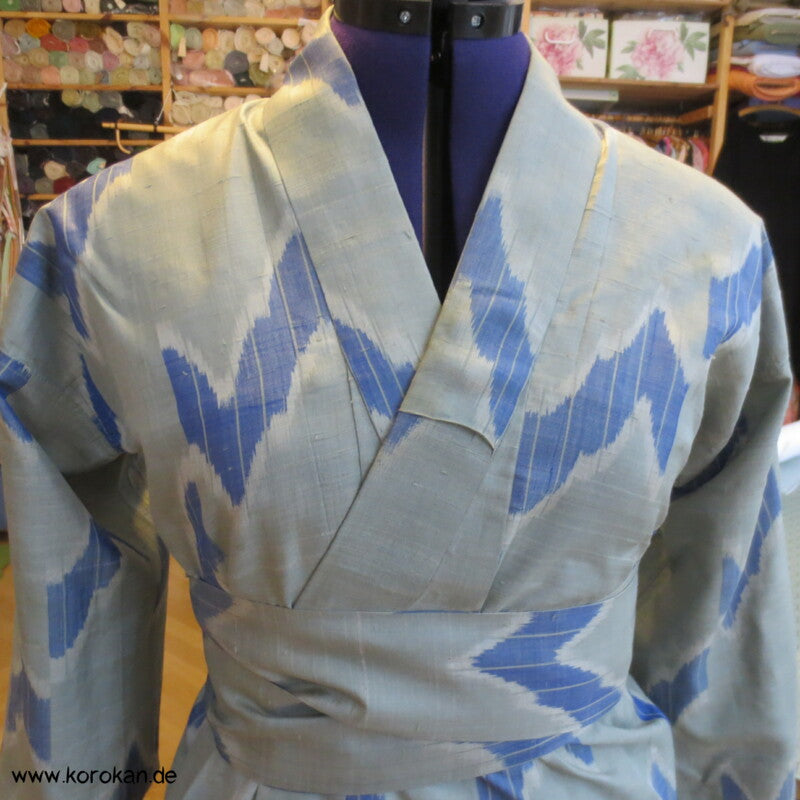 umgearbeitetes Kimono Kleid aus antikem Meisen Kasuri
