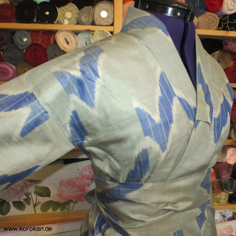 umgearbeitetes Kimono Kleid aus antikem Meisen Kasuri