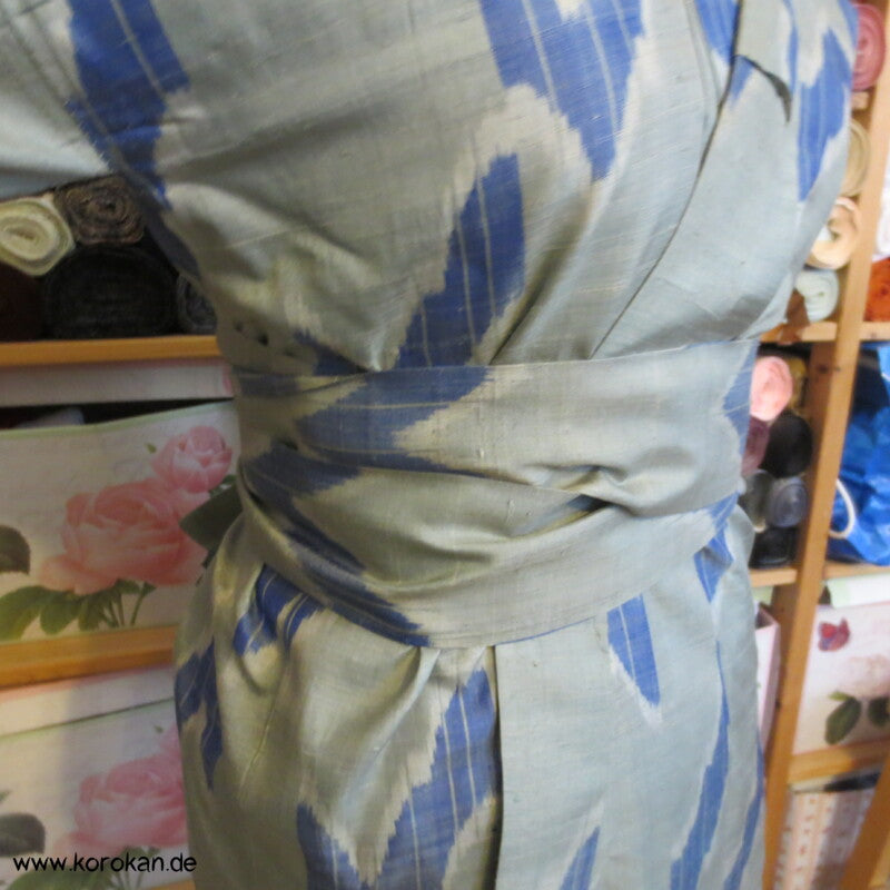 umgearbeitetes Kimono Kleid aus antikem Meisen Kasuri