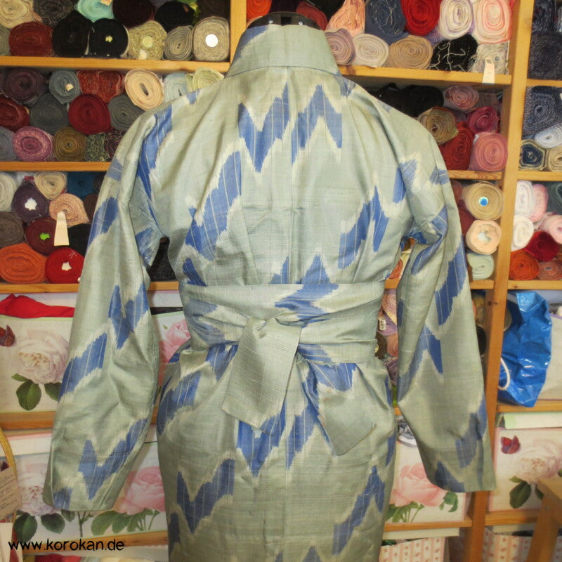 umgearbeitetes Kimono Kleid aus antikem Meisen Kasuri