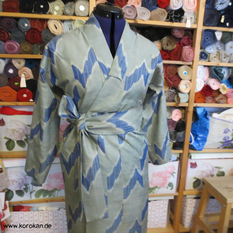 umgearbeitetes Kimono Kleid aus antikem Meisen Kasuri