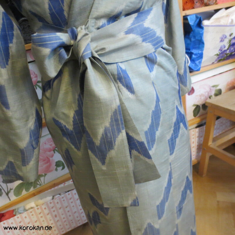 umgearbeitetes Kimono Kleid aus antikem Meisen Kasuri