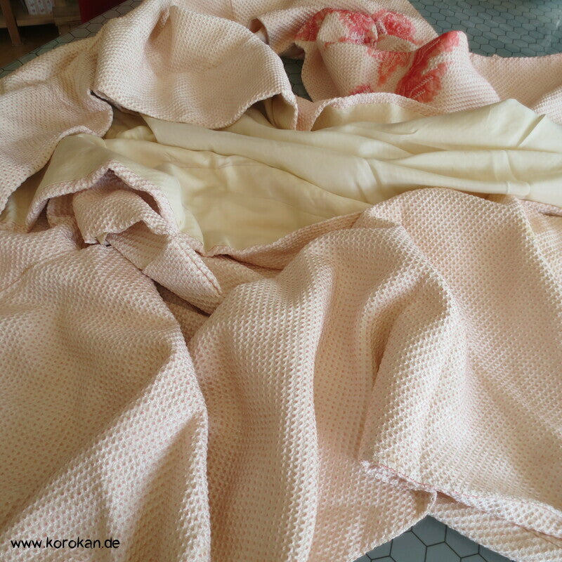 Full Shibori Blüten auf rosa Seidendamast Furisode Kimono