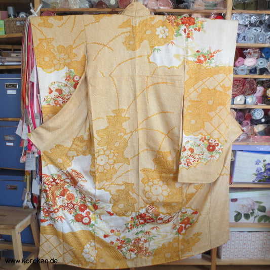 japanischer Furisode Kimono Full Shibori Seidendamast Goldstickerei - sonnengelb