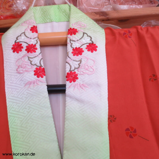 Windräder Juban Kimono - Seide, bestickter Kragen