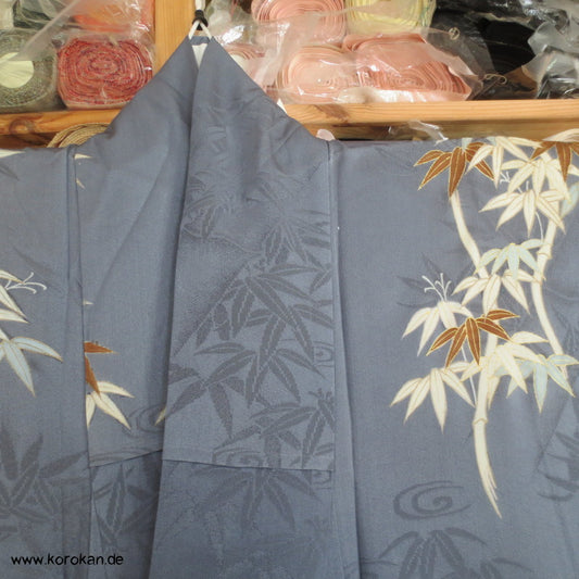 Tsukesage Kimono Bambusmuster auf graublauem Seidensatin