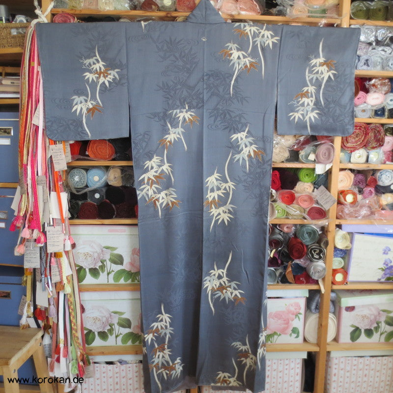 Tsukesage Kimono Bambusmuster auf graublauem Seidensatin