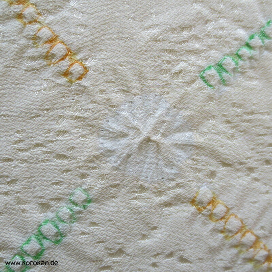 Shibori Bögen auf hellem Seiden Damast Araihari Kimono