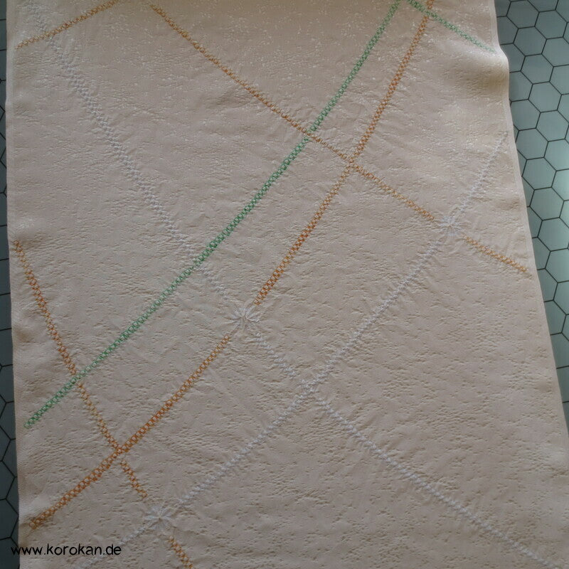 Shibori Bögen auf hellem Seiden Damast Araihari Kimono