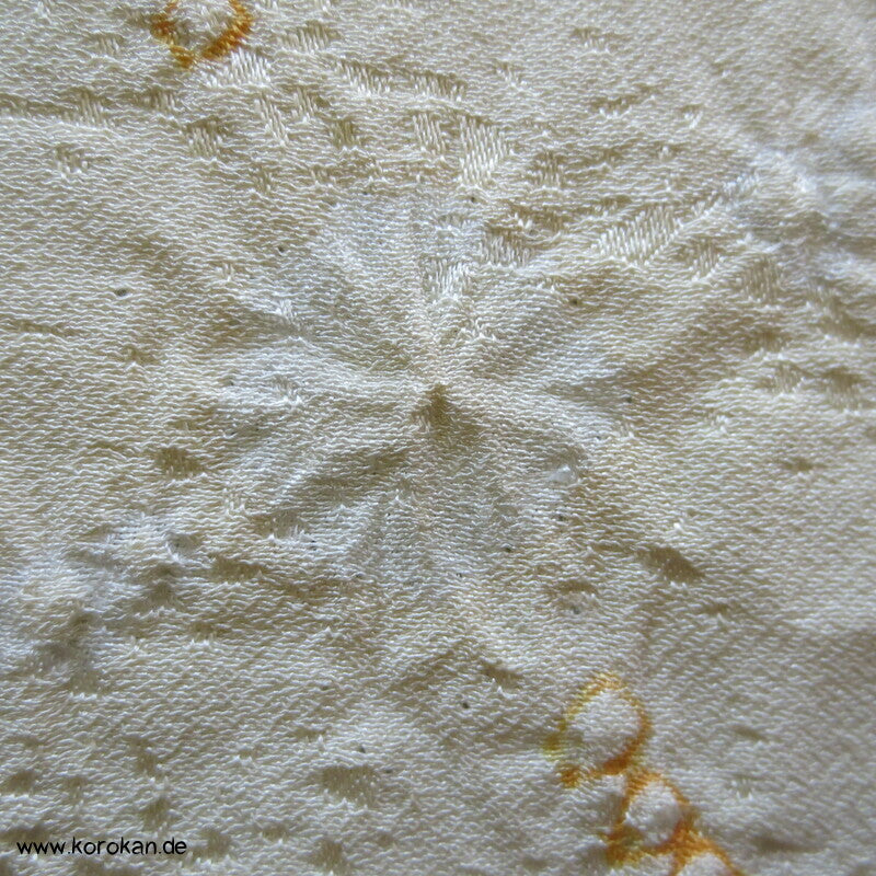 Shibori Bögen auf hellem Seiden Damast Araihari Kimono
