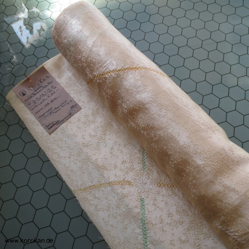 Shibori Bögen auf hellem Seiden Damast Araihari Kimono