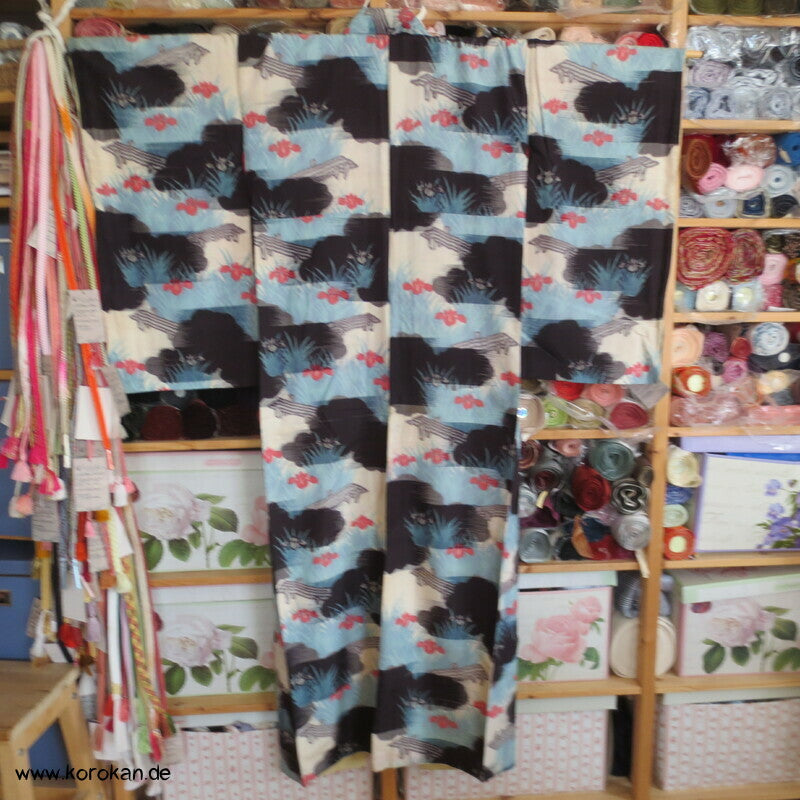 Krepp Seiden Meisen Komon Kimono mit Wolken, Steg und Iris Blüten