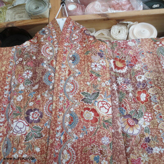Blumenarabeskenstreifen, Golddruck Seidendamast Komon Kimono