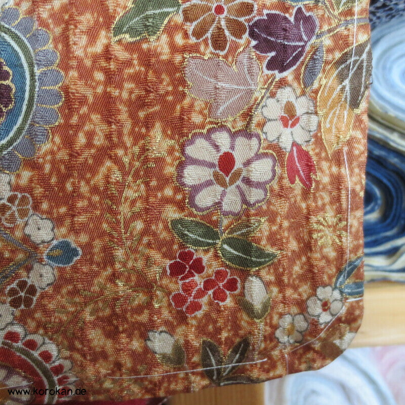 Blumenarabeskenstreifen, Golddruck Seidendamast Komon Kimono