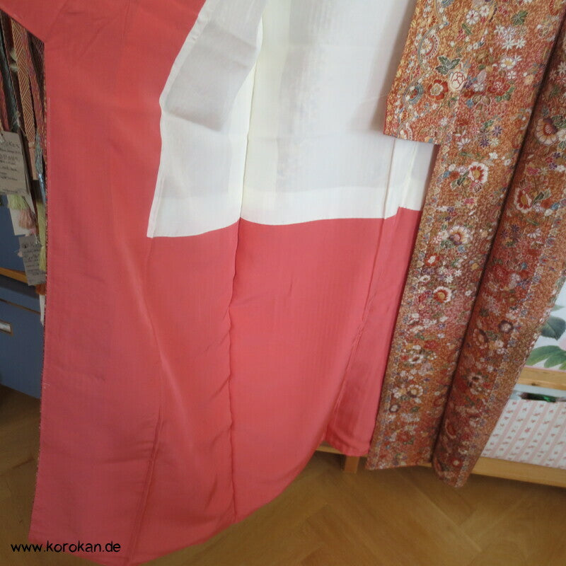 Blumenarabeskenstreifen, Golddruck Seidendamast Komon Kimono
