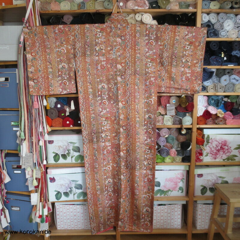 Blumenarabeskenstreifen, Golddruck Seidendamast Komon Kimono