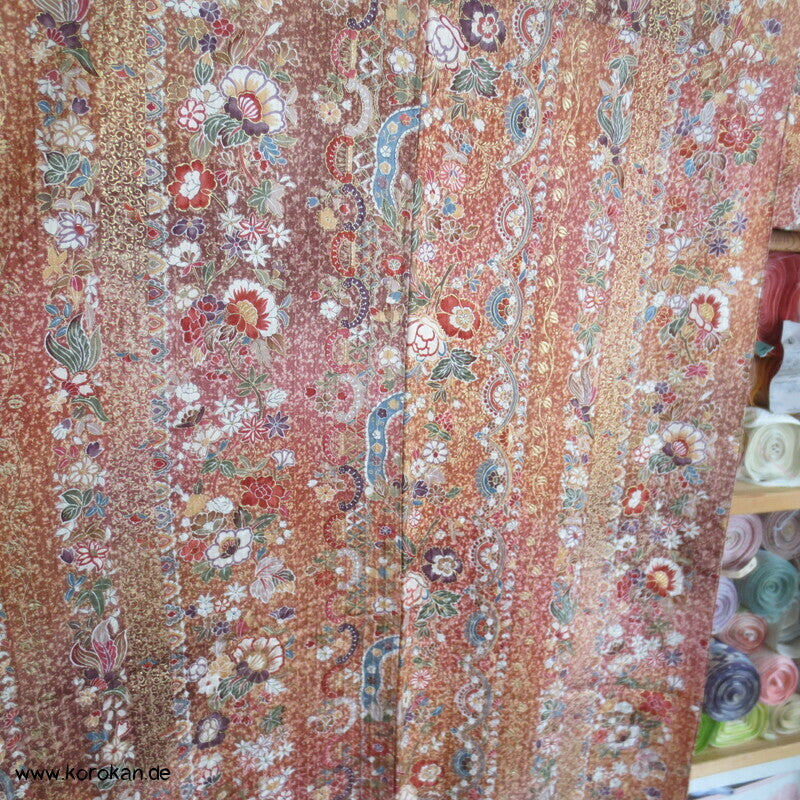 Blumenarabeskenstreifen, Golddruck Seidendamast Komon Kimono