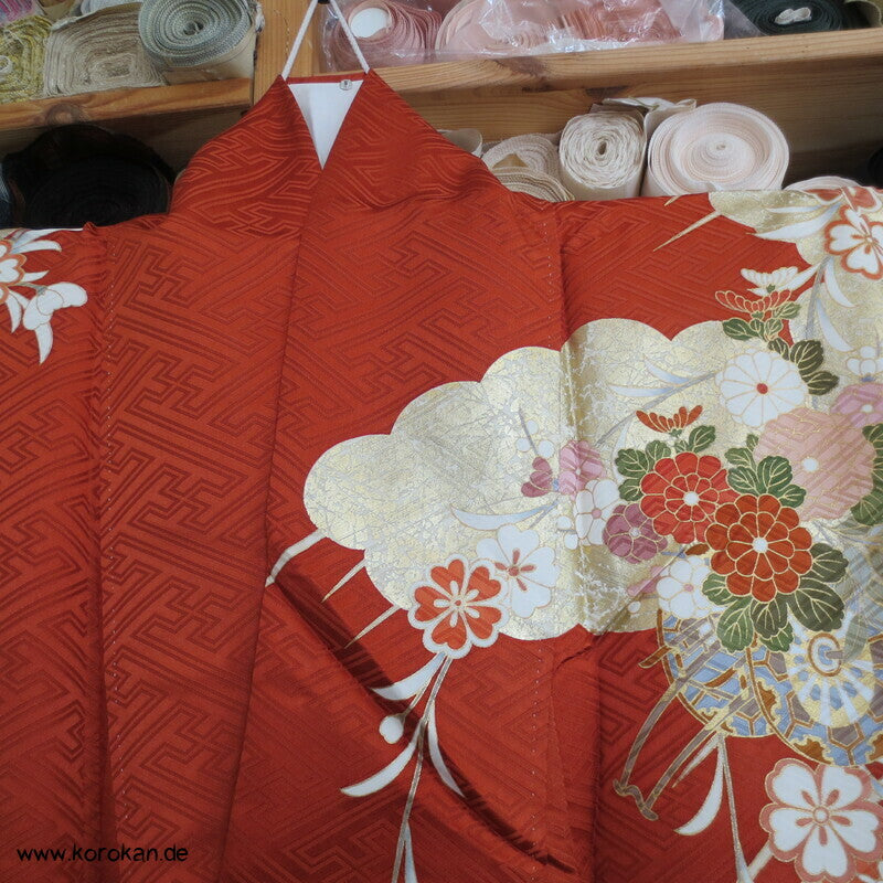 Golddruck /-stickerei, Blütenzweigen, Seidendamast Wolken Furisode Kimono