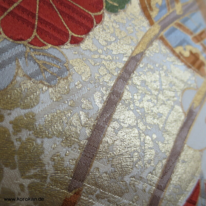 Golddruck /-stickerei, Blütenzweigen, Seidendamast Wolken Furisode Kimono