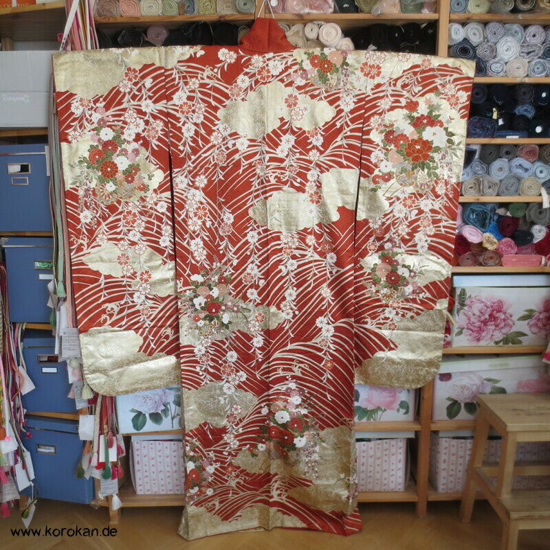 Golddruck /-stickerei, Blütenzweigen, Seidendamast Wolken Furisode Kimono