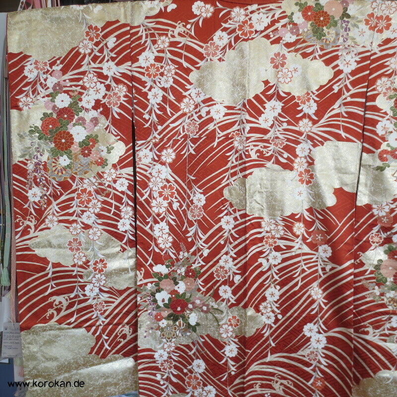 Golddruck /-stickerei, Blütenzweigen, Seidendamast Wolken Furisode Kimono