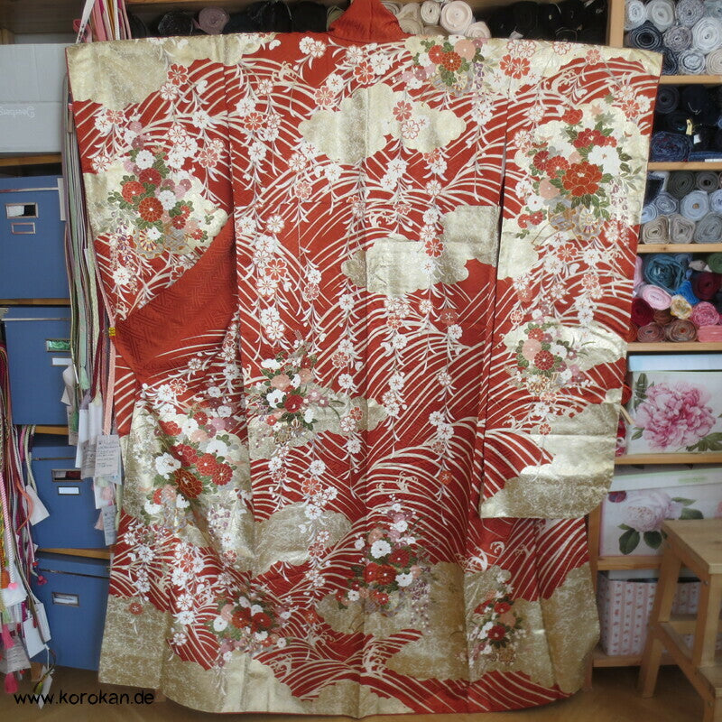 Golddruck /-stickerei, Blütenzweigen, Seidendamast Wolken Furisode Kimono