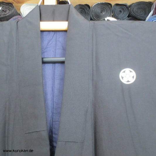 kurzer, eher breiter Montsuki Kimono, Blüten Mon