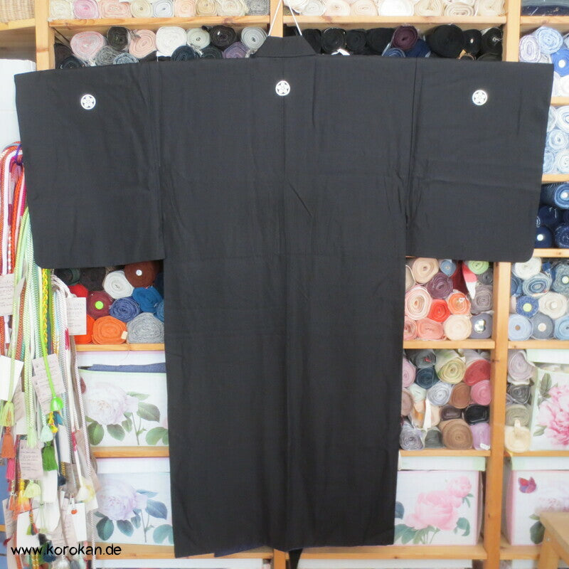 kurzer, eher breiter Montsuki Kimono, Blüten Mon