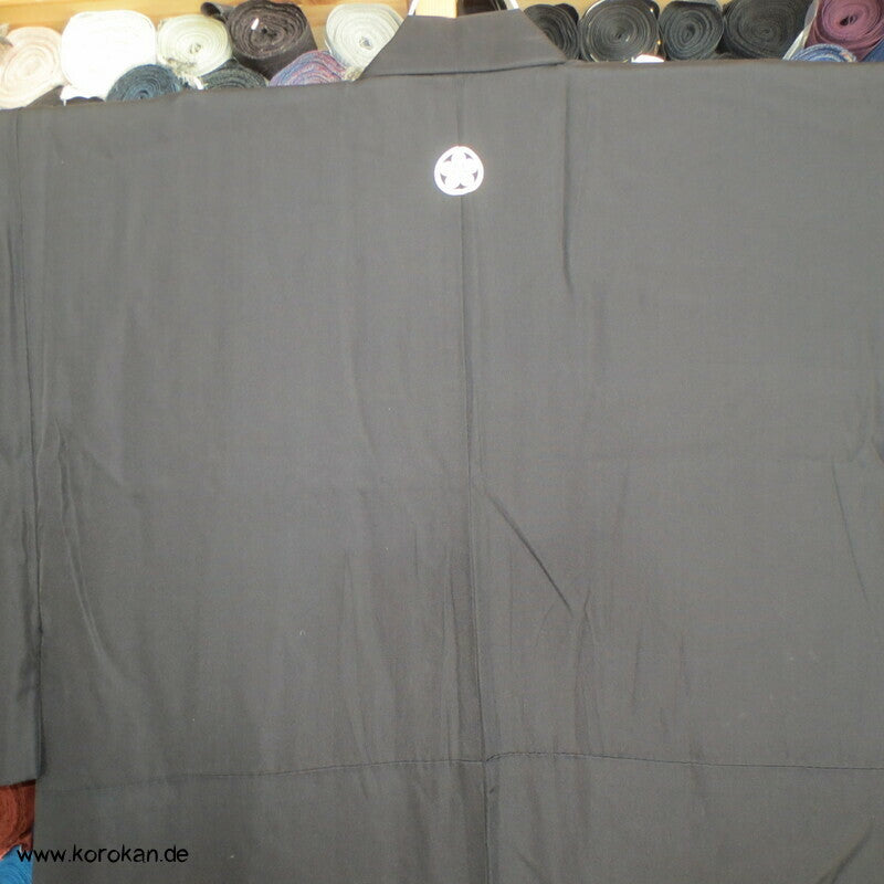 kurzer, eher breiter Montsuki Kimono, Blüten Mon