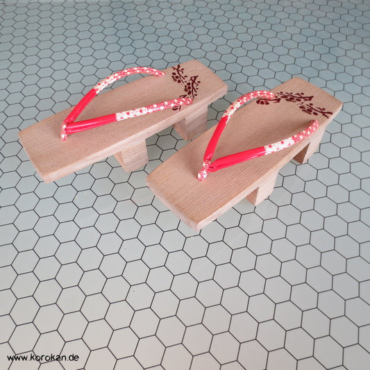 nagelneue Vintage Geta - leichtes Holz, Lackleder Riemen