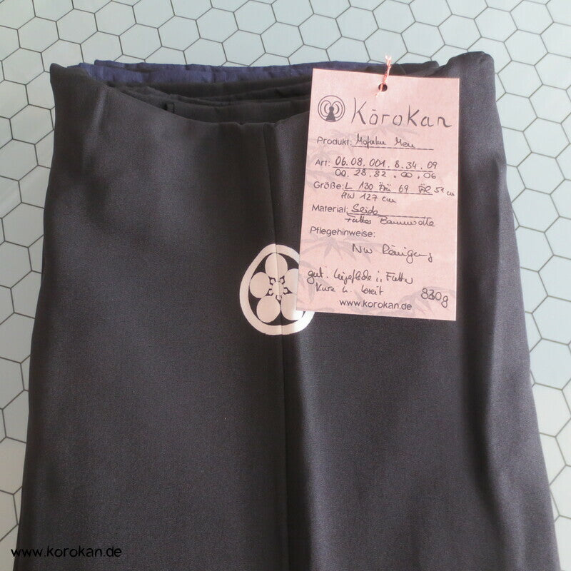 kurzer, eher breiter Montsuki Kimono, Blüten Mon