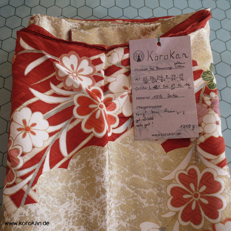 Furisode Kimono Golddruck /-stickerei Wolken, Blütenzweige auf Seidendamast