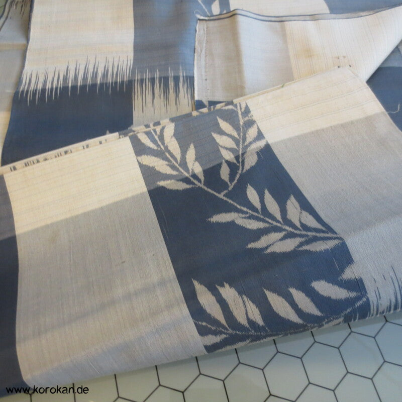 Japan Art Deco blaugrau, Blätter Meisen Seide, antike Araihari Kimono