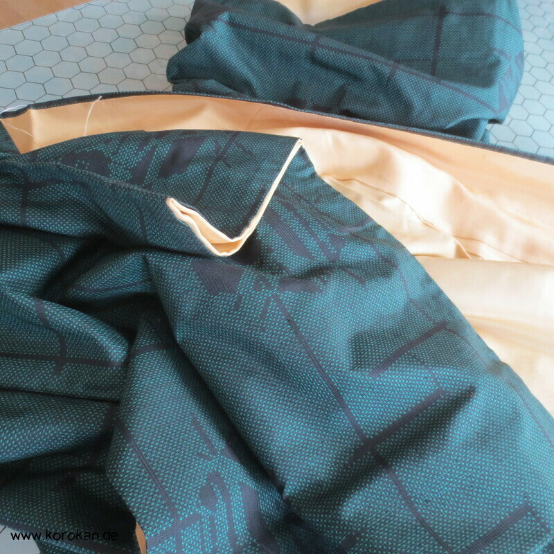 flaschengrün schwarz Kasuri Tsumugi Seiden Kimono, Bambus in Kikko