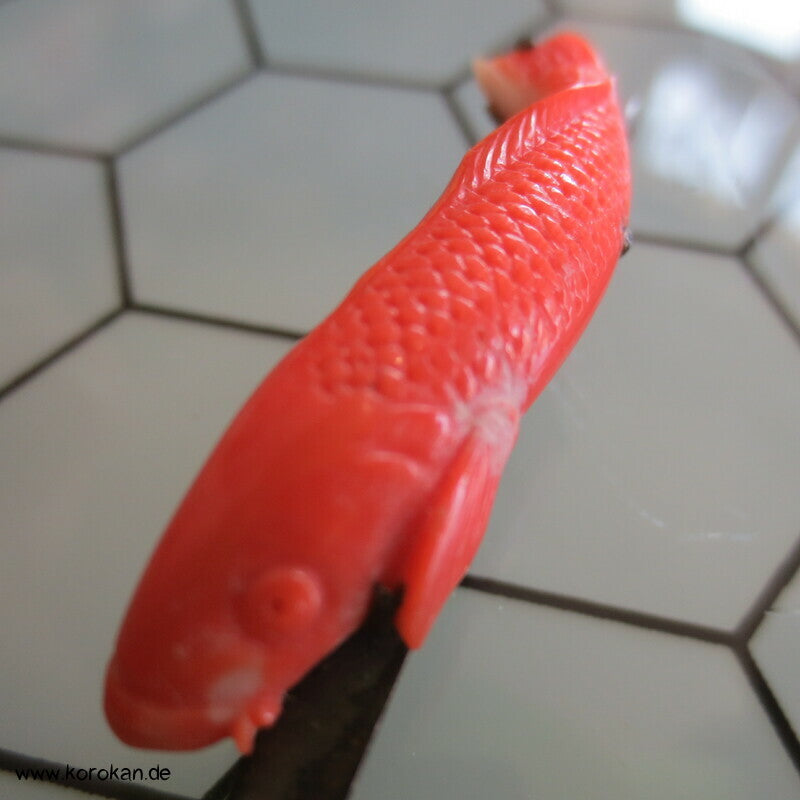 geschnitzter Korallen Koi, Schmuckklemme, Krawattenklemme, Obidome