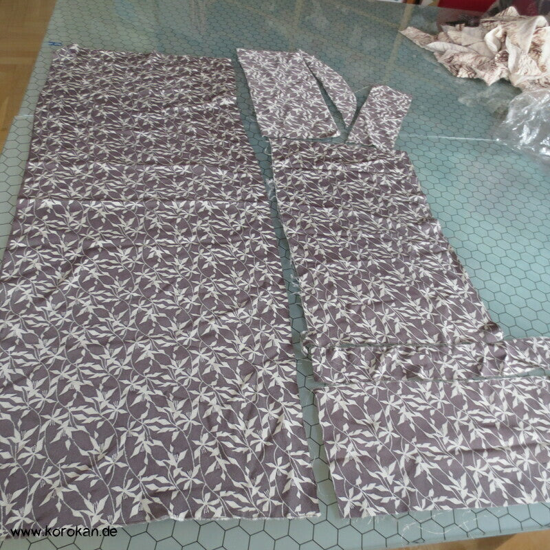 taupe mit hellen Zweigen Crepe Seide, Araihari Kimono