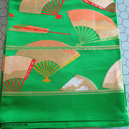 schmaler Maru Obi goldene Fächer auf grün Seidenbrokat