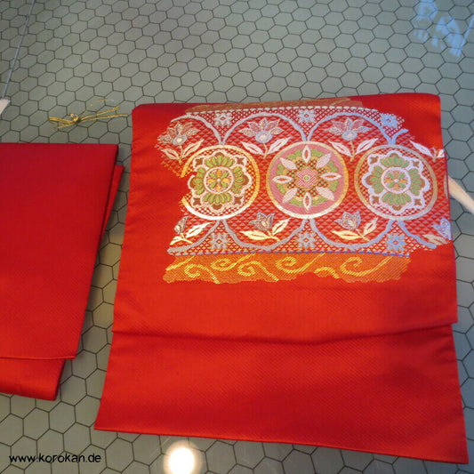 Spiegelornamente Tzukure dreiteiliger Obi, mit Makura